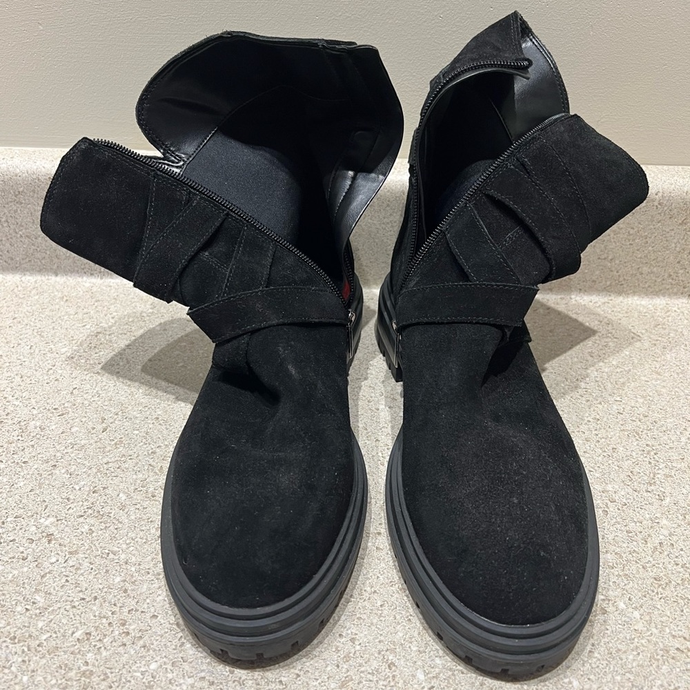 NWOT women’s size 10 Vince Camuto boots in black.